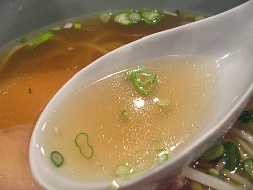 中華料理万々飯店　チャーシューメン　スープアップ
