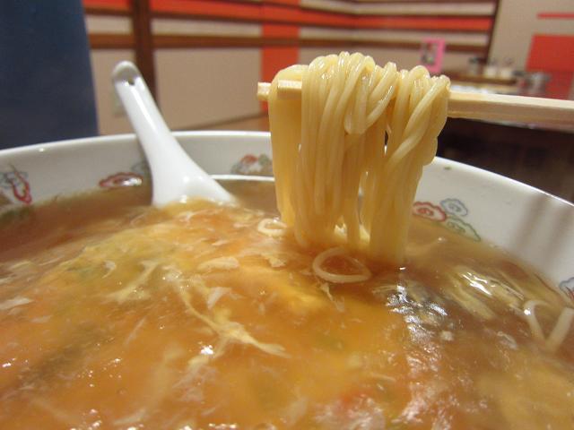 鳳龍菜館　天津ら～麺　麺アップ