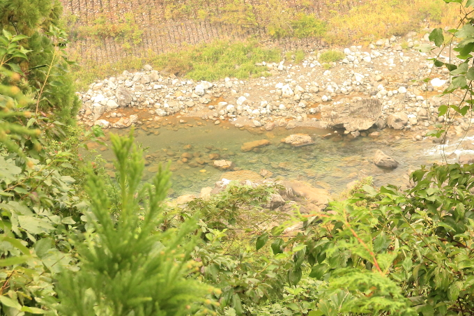 永瀬ダム、香北町側の物部川、水が綺麗！