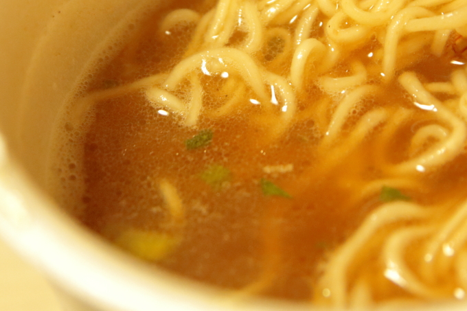 裏・金色不如帰（こんじきほととぎす）カップ麺・白・極にぼスープ