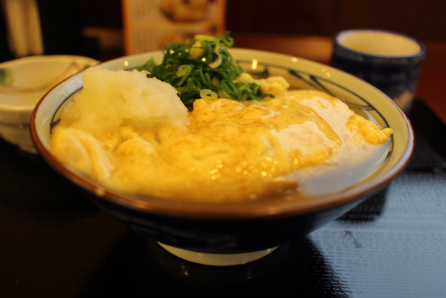 丸亀製麺だし玉肉うどん
