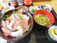 ヤ・シィパーク 池澤鮮魚店 助八 海鮮丼定食