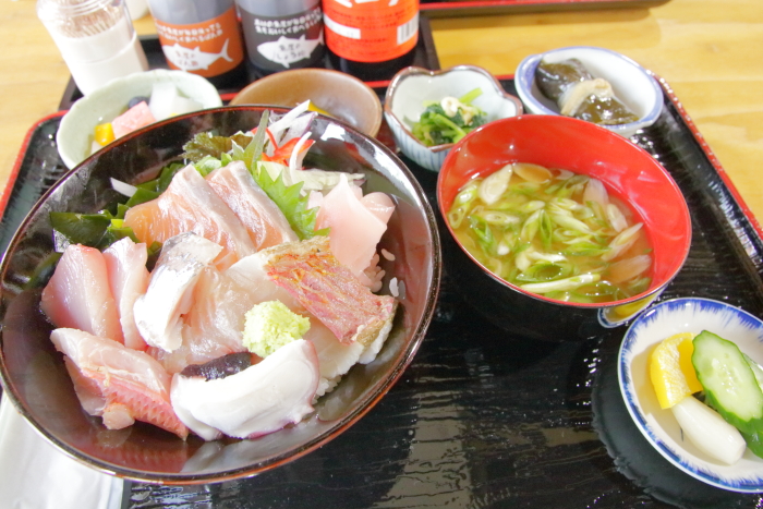 ヤ・シィパーク 池澤鮮魚店 助八 海鮮丼定食