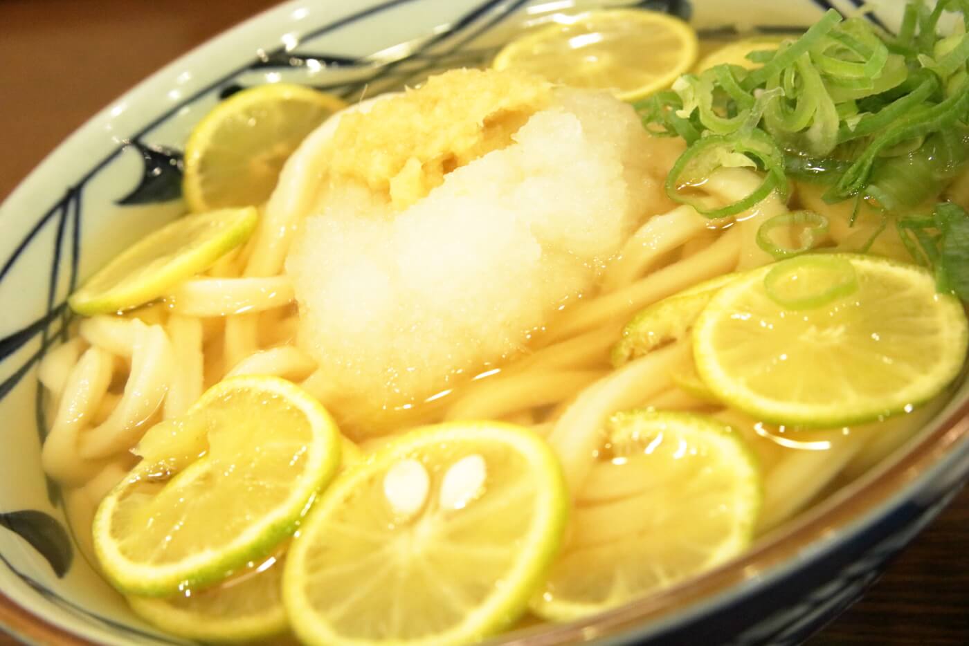 丸亀製麺 西日本限定 丸ごとすだち冷かけうどん