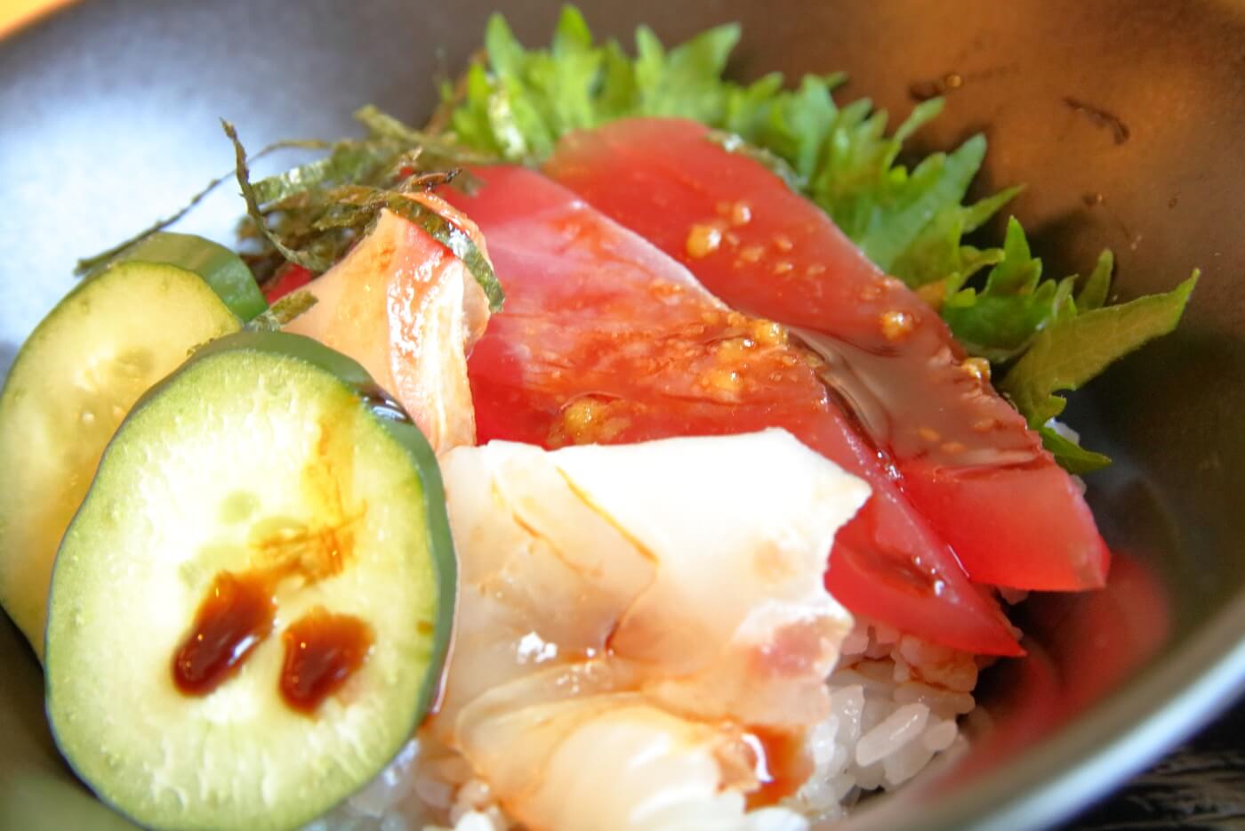 高知市 FAMILY RESTAURANT ASAHI ファミリーレストランアサヒ 満足プチ丼セットの海鮮丼