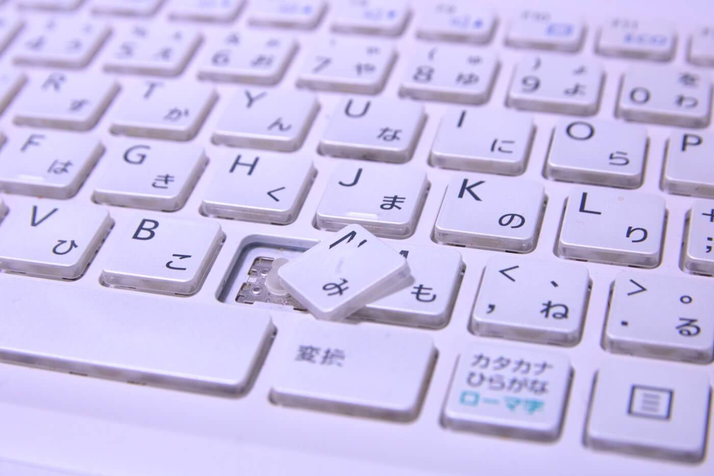 Nキーが外れたノートパソコンのキーボード