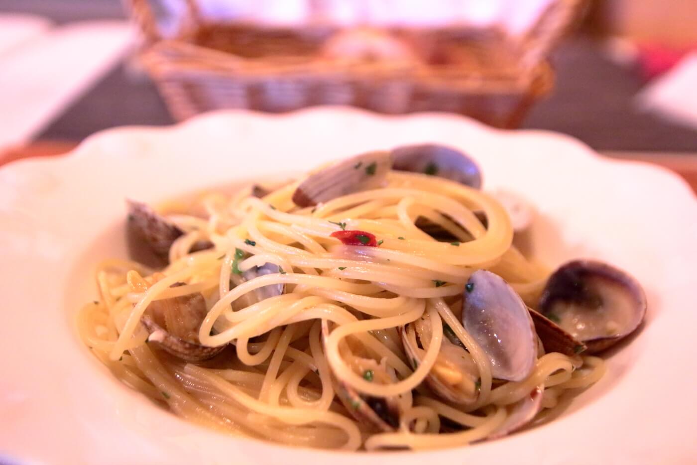 香美市土佐山田町のイタリア料理屋さんクアットロスタジオーニのランチ アサリのガーリックあえ スパゲッティ