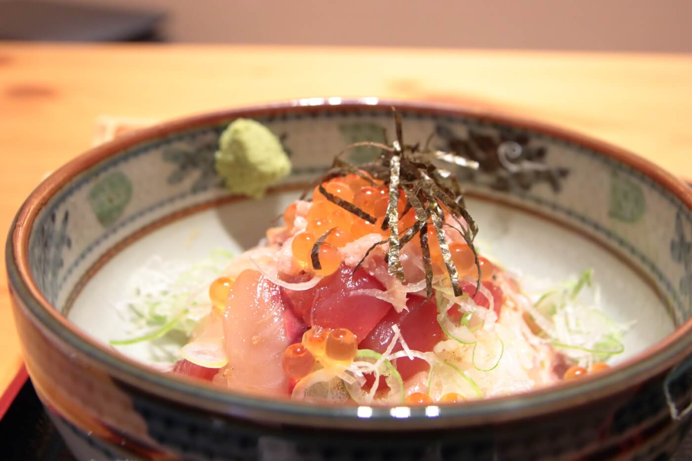 高知市の居酒屋 kataomoi(かたおもい)のランチ 海鮮丼