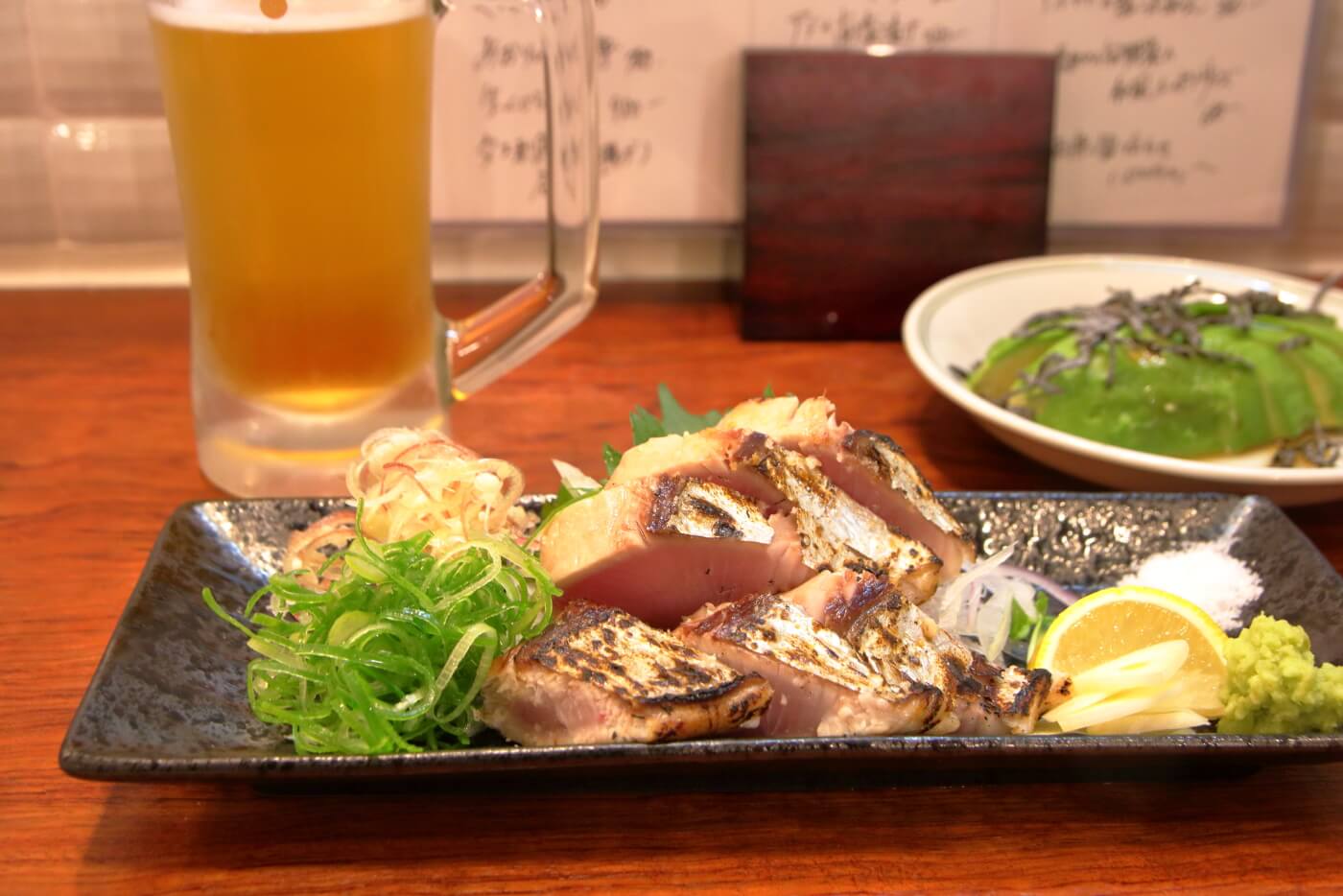 リニューアルオープンした高知市の居酒屋英屋の料理 カツオのタタキ